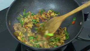 Fragrant Herb Roasted Pork: A Simple Thai Stir-Fry Recipe