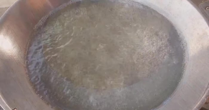 Immediately rinse the noodles under cold water to prevent sticking and clumping.