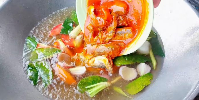 Once boiling, add the canned fish.