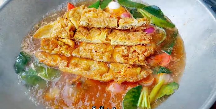 Add the fried omelette.