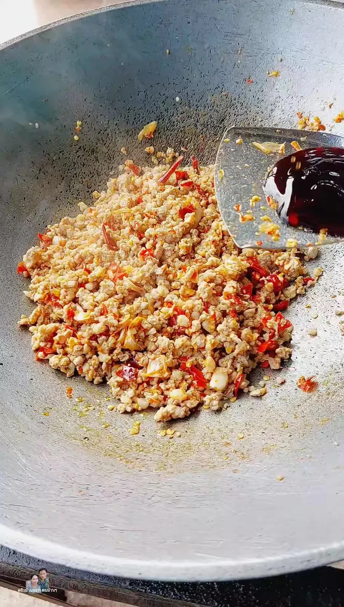 Add oyster sauce, light soy sauce, fish sauce, dark soy sauce, and sweetener. Adjust seasoning to taste. Add seasoning powder.