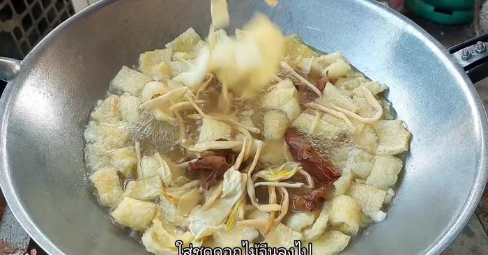 Add the soaked wood ear mushrooms and tofu puffs.