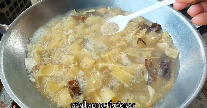 Add pepper powder.