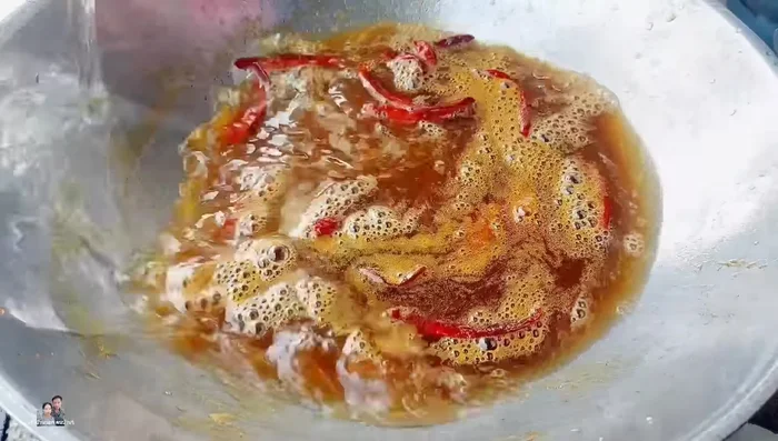 Add enough water (about 1500ml, adjust as needed) to prevent the fish from being submerged completely.
