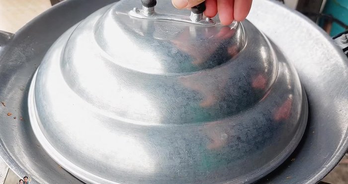 Cover the wok with a steamer lid or pot lid to speed up cooking. Check after about 5 minutes, turn the chicken, and repeat until the chicken is tender.