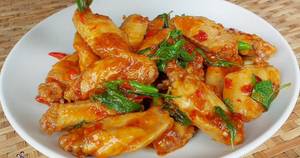 Spicy Stir-Fried Chicken Wings with Basil: A Thai Delight