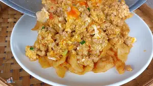 Crispy Noodles with Minced Pork & Sukiyaki - Easy Recipe