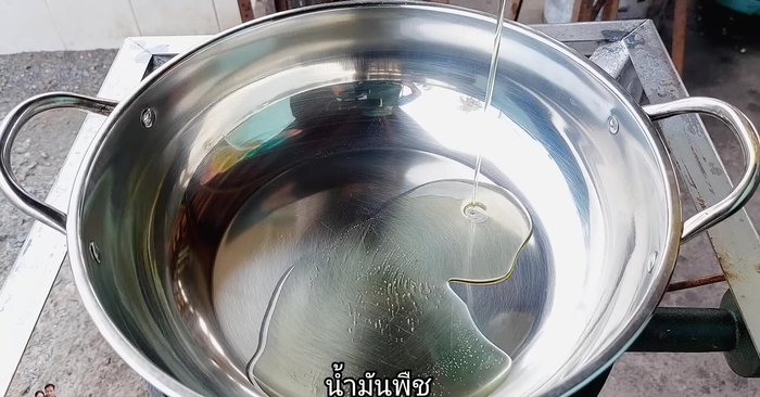 Heat vegetable oil in a pan. Add red curry paste and stir-fry until fragrant.