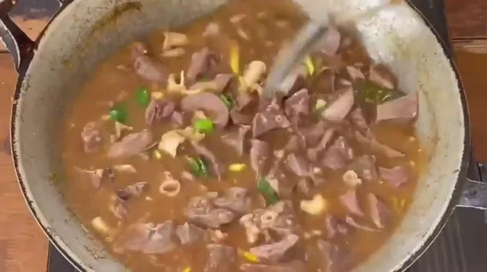 Garnish with fresh cilantro before serving. [This step is inferred from the video and common Aom Kreuang Nai Moo preparation.]
