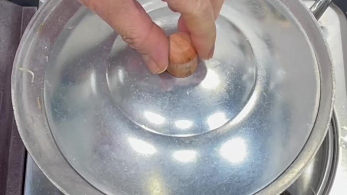 Prepare the shrimp by cleaning and deveining them. (This step is inferred from the lack of explicit instructions in the provided transcript)