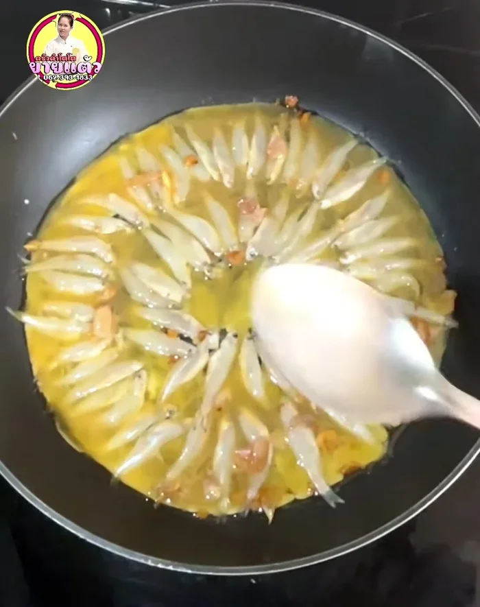 Once the eggs begin to set, add the remaining egg mixture.