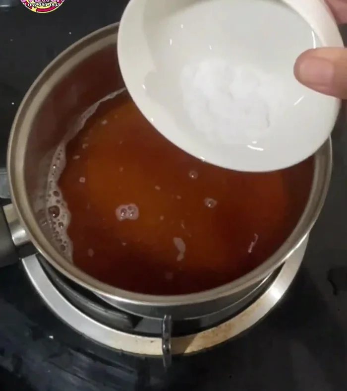 Prepare the Rose Sauce: Mix water, sugar, salt and vinegar. Bring to a boil. In a separate bowl, whisk together flour and water. Add the flour mixture to the boiling sauce and stir until thickened.