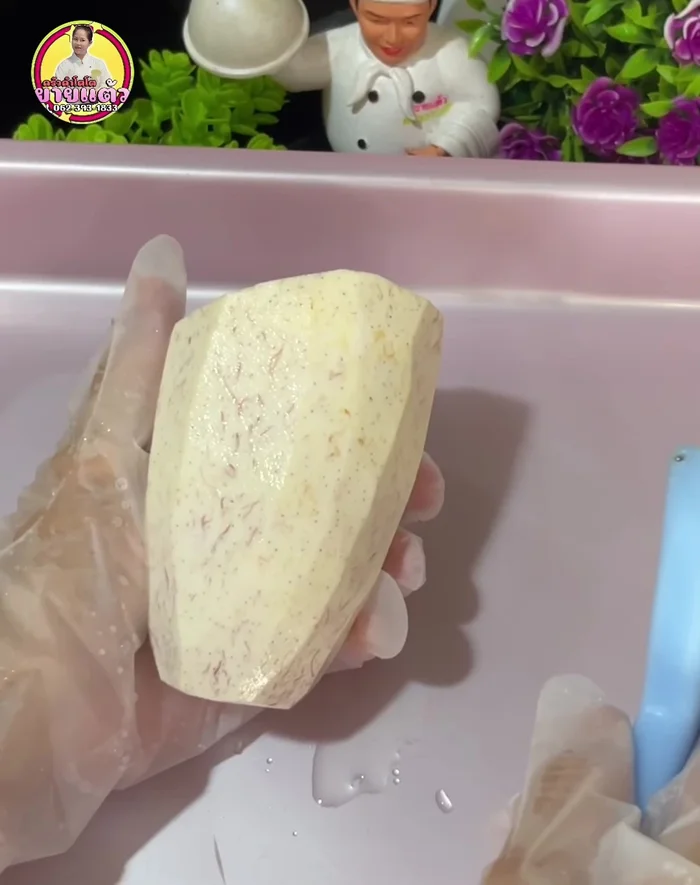Prepare the taro: Peel, wash, and slice or scrape the taro into strips. Make sure the slices aren't too thick.