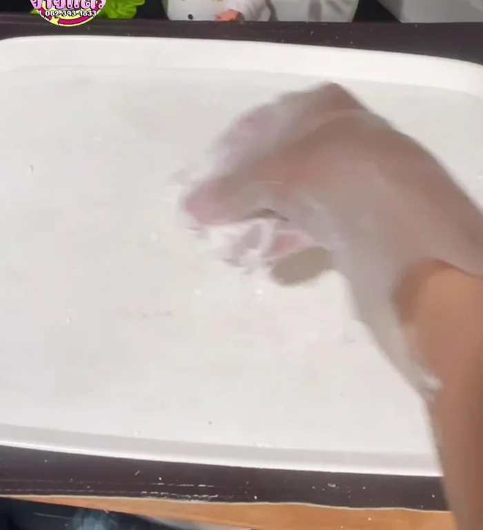 Lightly dust a tray with tapioca flour. Shape the dough into small, round balls (about the size of quail eggs).