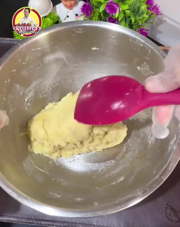Transfer the mixture to a piping bag or plastic bag.