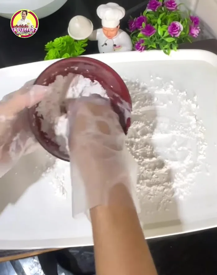 Prepare a tray by sprinkling it with tapioca flour to prevent sticking.