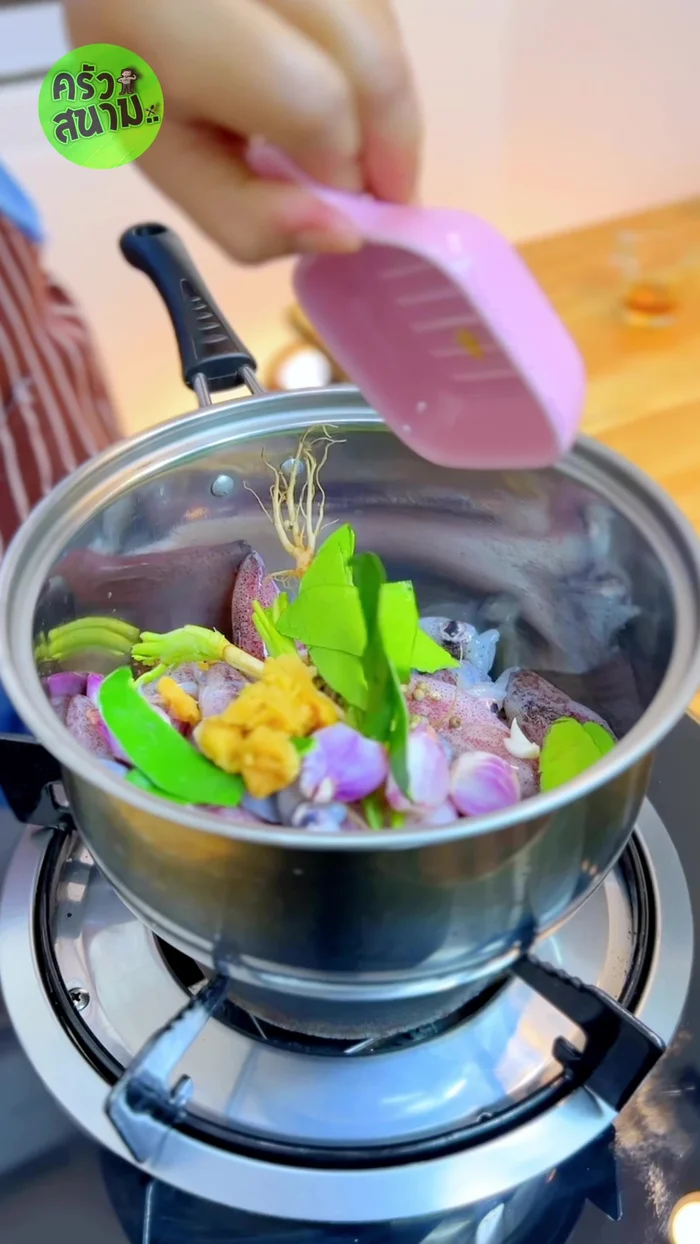 Turn on the gas stove to medium heat. Bring the water to a boil, stirring frequently.