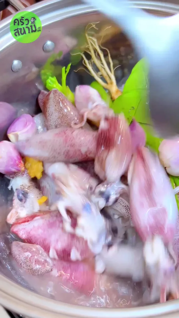 Continue boiling until the squid is cooked, the ingredients are tender, and the stew is fragrant. The black ink will release from the squid during boiling.