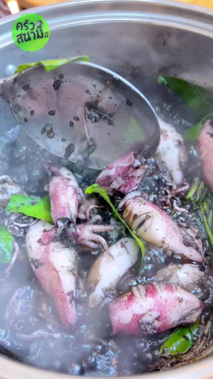 Once the squid is cooked and fragrant, turn off the heat. Serve the stew on a plate.