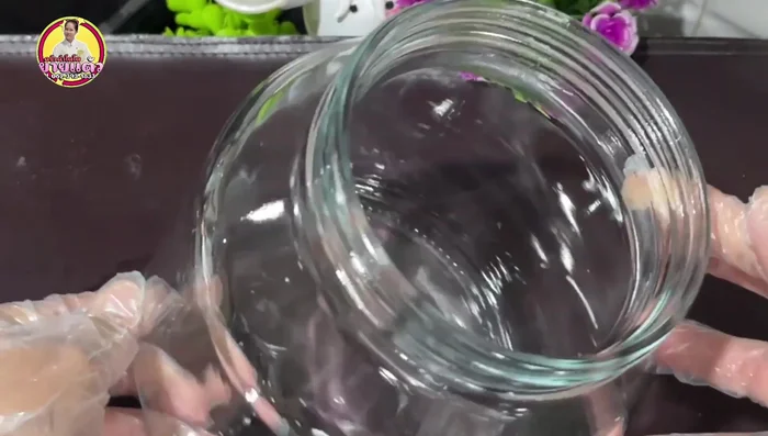 Pack the jar: Use a glass or plastic jar. Pack the Pudsa tightly. [108.439]