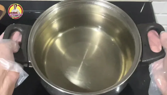 Pour marinade: Once completely cool, pour the marinade over the Pudsa, ensuring all parts are submerged. [124.28]