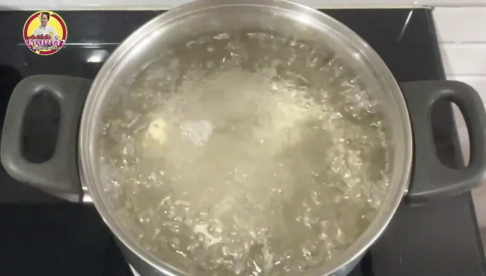 Cool the marinade: Turn off the heat and let the marinade cool completely. [38.239]