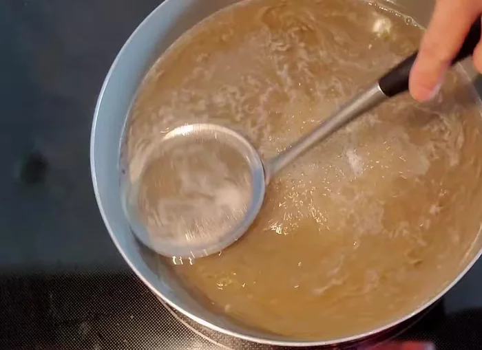 Boil the syrup. Drizzle the egg yolk mixture into the boiling syrup, creating thin threads (approximately 20-30 times). Try to create a circular pattern without overlapping.