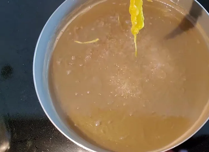 Use a stick to carefully lift the Foi Thong from the syrup and place it on a wire rack to dry. Repeat this process 5-6 times for better results.