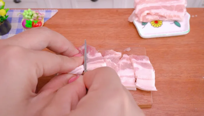 Prepare pork, bell pepper, onion, garlic, chili powder, and salt.