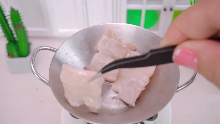 Cook pork with spices.