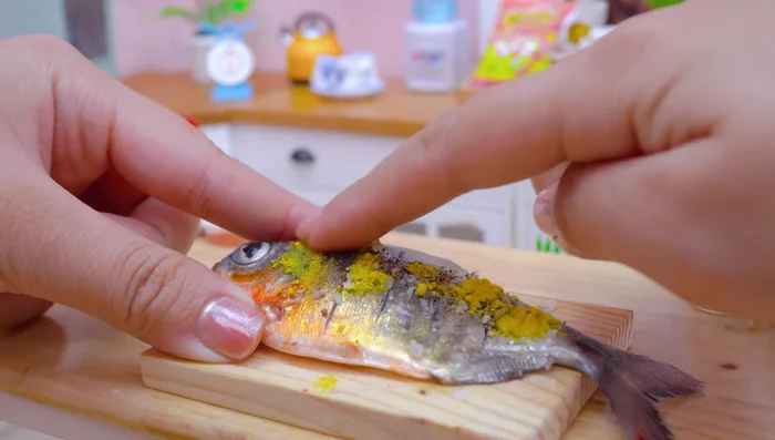 Prepare clam chili: Add black pepper, turmeric powder, ginger, cooking oil, ketchup, soy sauce, and potato starch mixed with water.