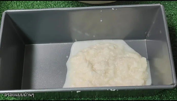 Prepare the coconut. Mix grated coconut with a little salt.