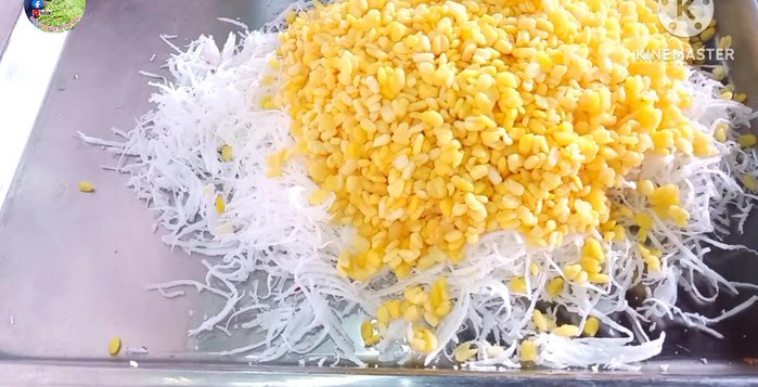 Divide the steamed mung beans into two parts. Mix one part with the steamed coconut. Set the other aside for the filling.