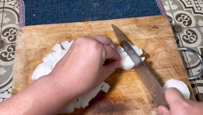 Prepare the radish and carrot by cutting them into small cubes.