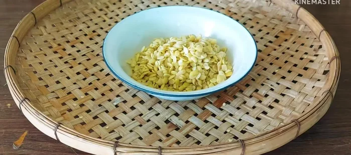 Wash the soybean paste thoroughly. Add water to reduce the sourness and smell.