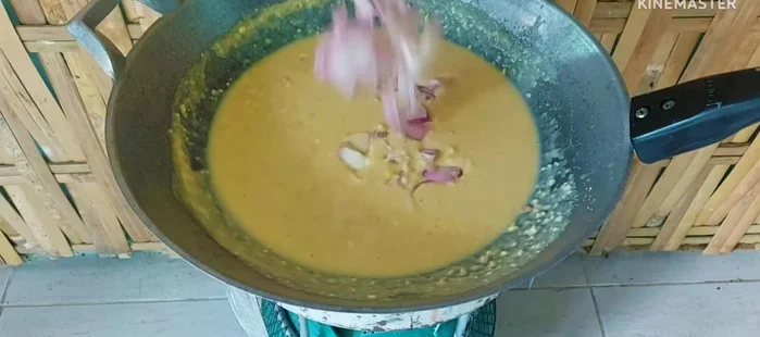 Add the shallots and cook until fragrant.