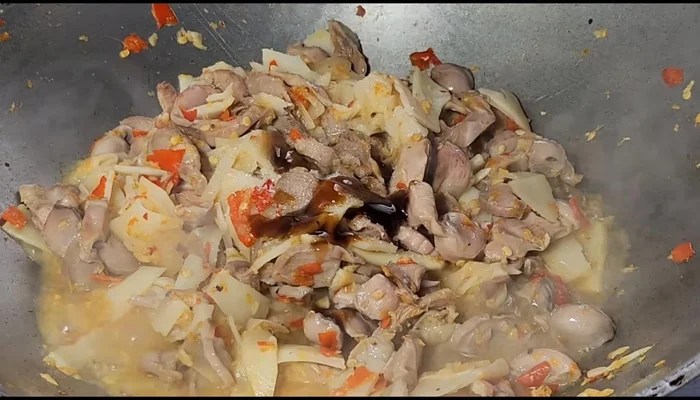 Season with granulated sugar, oyster sauce, fish sauce, and dark soy sauce.