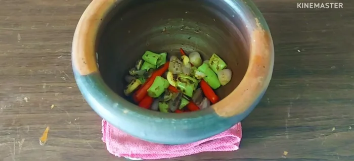 Pound all the roasted ingredients together until finely ground.
