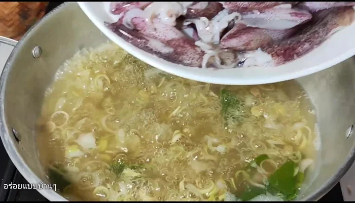 Bring the water to a boil, then add the squid. Be careful, as squid can be salty; wash multiple times if needed.