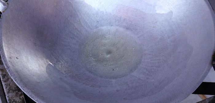 Heat soybean oil in a pan. Add red curry paste and shrimp paste, stir-fry gently until fragrant and yellow.