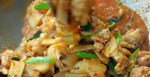 Spicy Stir-fried Chicken with Pickled Bamboo Shoots