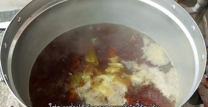 Add the stir-fried pork and cabbage mixture to the pot.