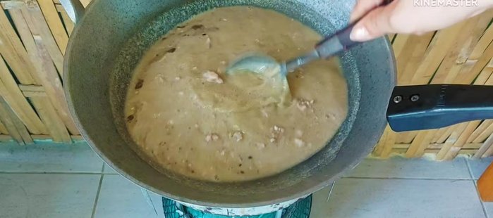 Add MSG. Adjust seasoning with fish sauce or tamarind juice to taste (fish kidneys are already salty).