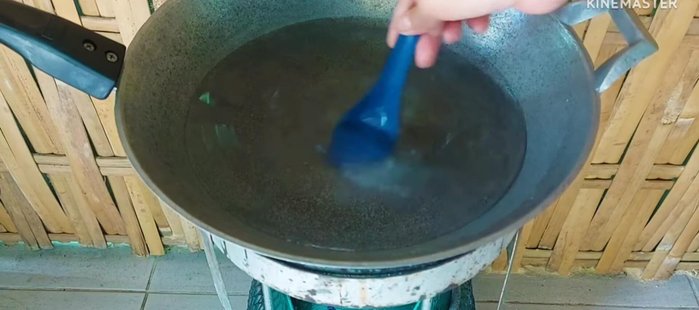 Boil chicken breast with 1 teaspoon of salt until cooked. Soak in cold water to cool.