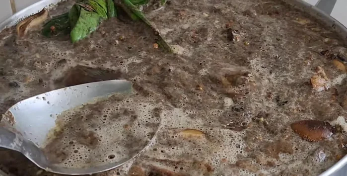 Skim off any foam or oil that rises to the surface.