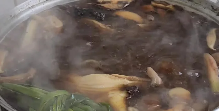 Reduce heat to low and simmer for another 30 minutes.