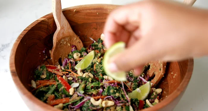 Serve: Garnish with extra cashews (optional).