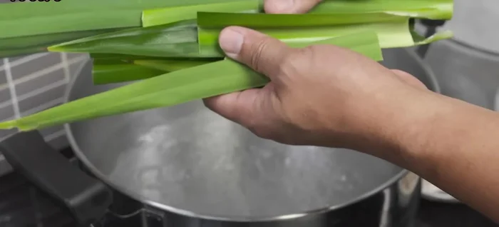 Steam the taro: Boil water in a pot, add pandan leaves for fragrance, then steam the taro until soft.