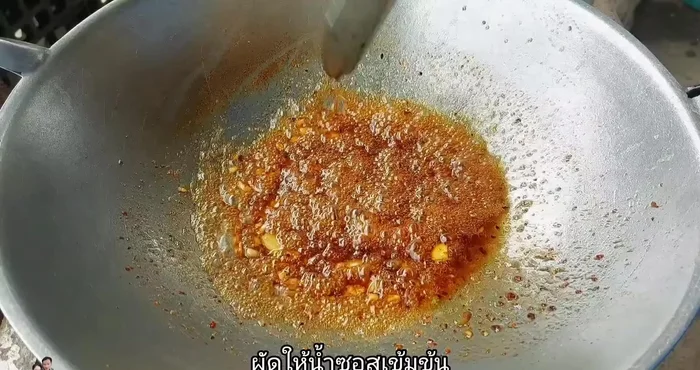 Stir-fry until the sauce thickens. Add the fried tilapia and stir to coat with the sauce.