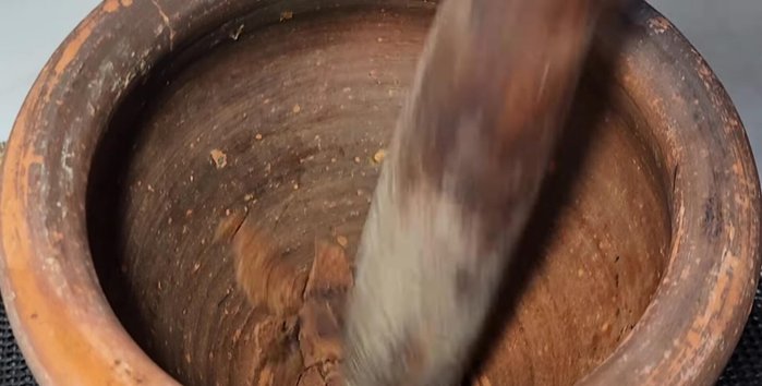 Pound the fermented soybeans in a mortar and pestle until finely ground.